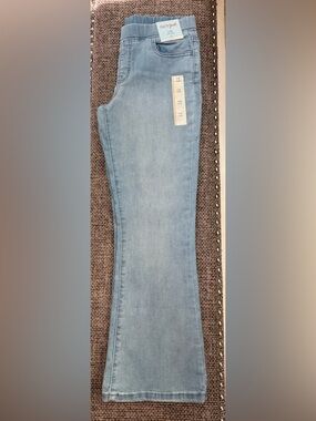 Cat & Jack Girl’s Pull-on Waist Light Wash Flare Jeans